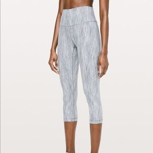 Lululemon wunder under high rise luon 21” crop